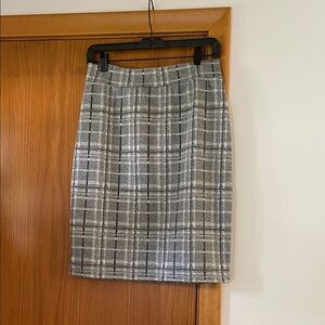 Renee C. Classic Gray Checkered Pencil Skirt